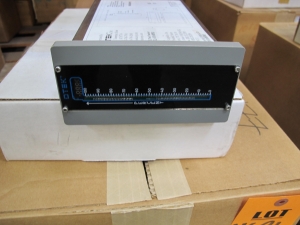 (13) INDICATORS, SINGLE BAR GRAPH NSR COLOR-K KIND. SINGLE DISPLAY TEK HI-Q120-C004 BAR GRAPH COLOR: K GRAY FOX REPLACEMENT FOR SIGMA METER SPEC SO23-924A-01. LOADING & HANDLING FEE $15-4636